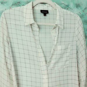 WOMENS WHO WHAT WEAR BUTTON DOWN BLOUSE AND AMERICAN EAGLE SWEATER